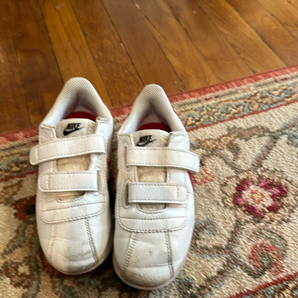 Toddler boy’s Nike sneakers!